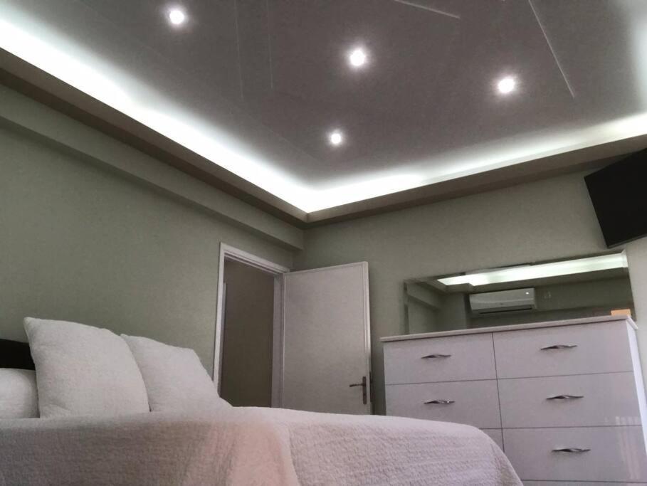 Finer Things Flisvos Beach Condo In Palaio Faliro Αθήνα Εξωτερικό φωτογραφία